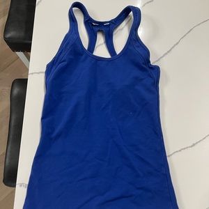 Activewear top with built in bra